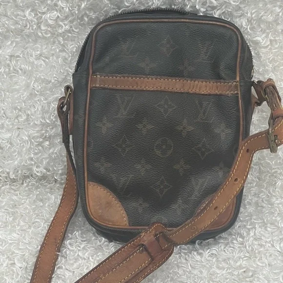 LOUIS VUITTON Danube Crossbody Shoulder Bag SL1010